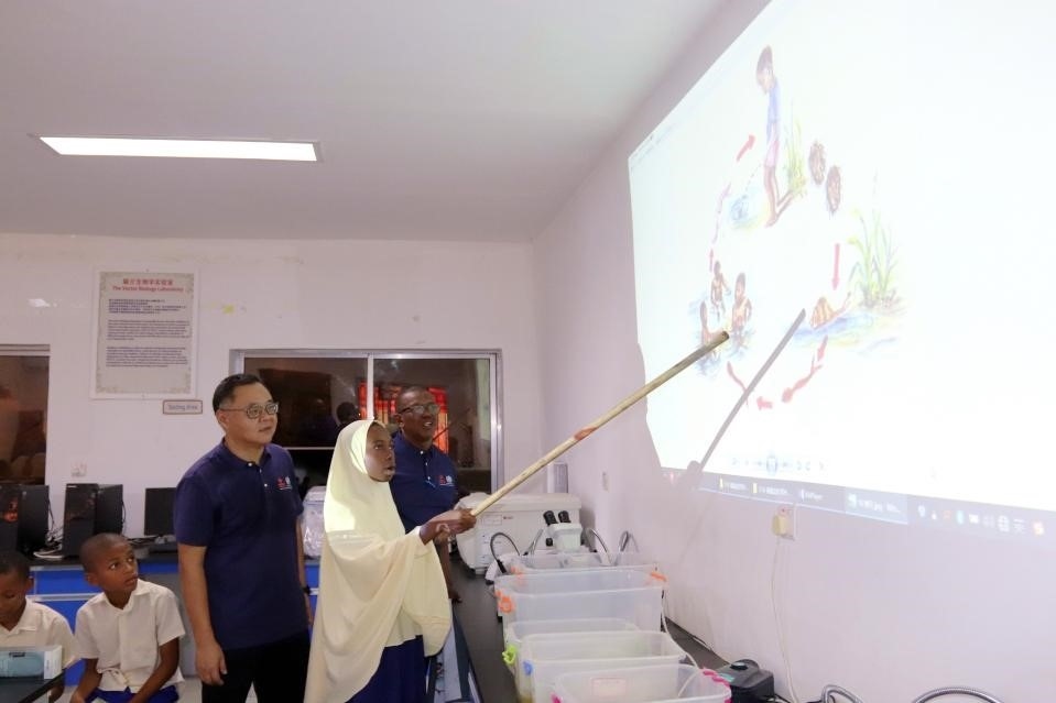 血吸蟲(chóng)病健康教育講座。施亮攝