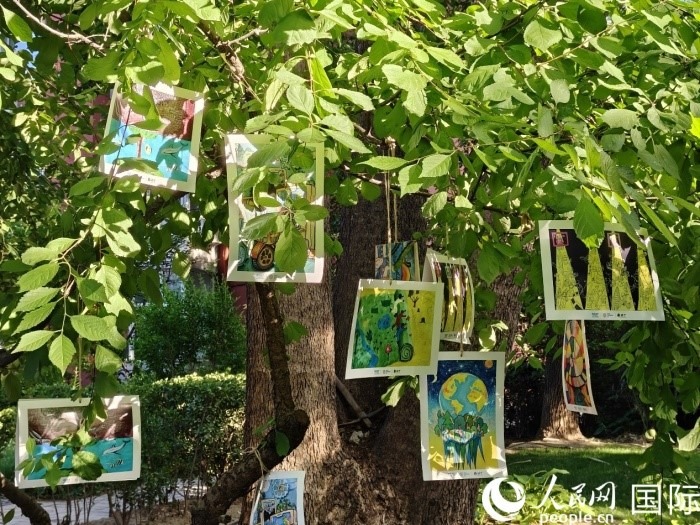 兒童環(huán)保繪畫展覽。人民網(wǎng)記者 李明攝