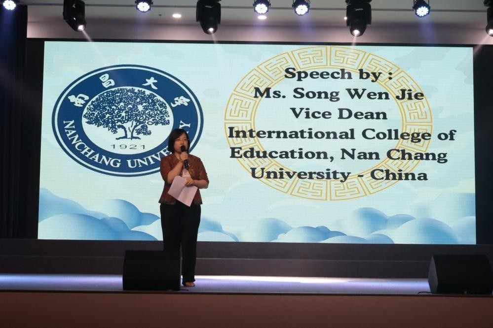 宋文杰致辭。哈山努丁大學(xué)孔子學(xué)院供圖